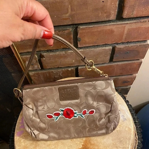 Coach Wristlet Large - Picture 3 of 8